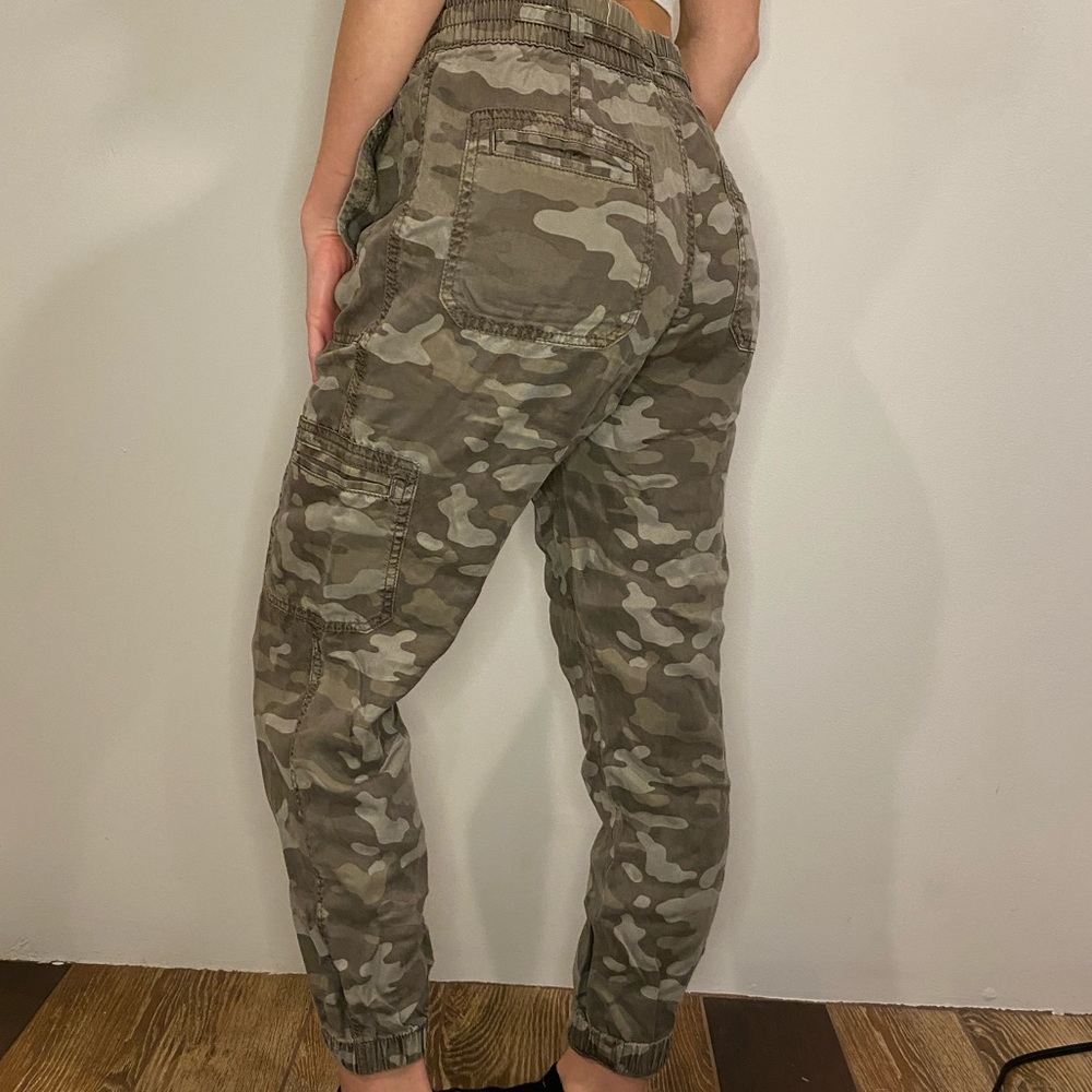 AE CAMO JOGGERS